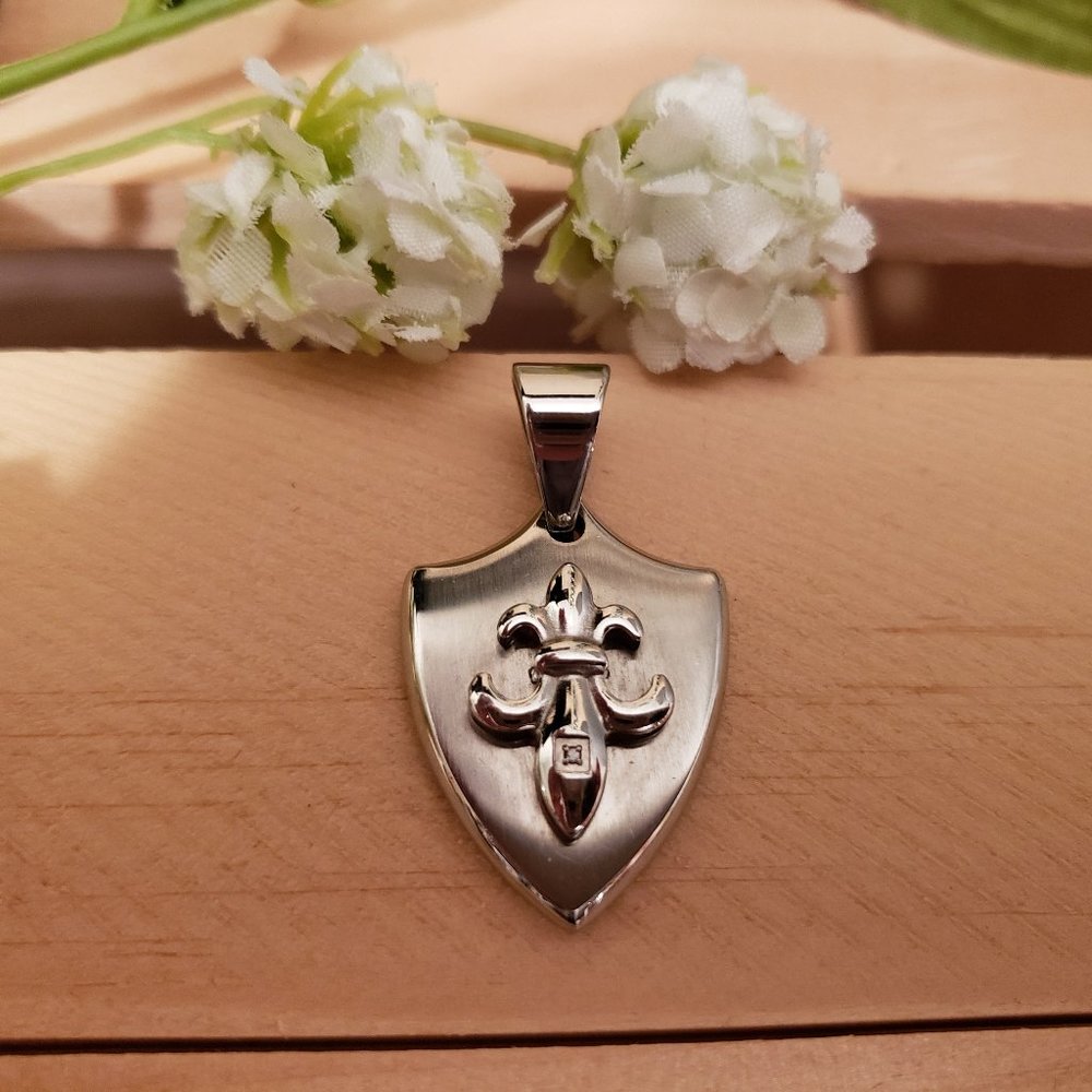 Crest/Badge Pendant